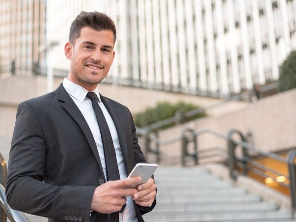 man-close-up-with-a-mobile-phone-5RSGYEA-min.jpg man-close-up-with-a-mobile-phone-5RSGYEA-min.jpg